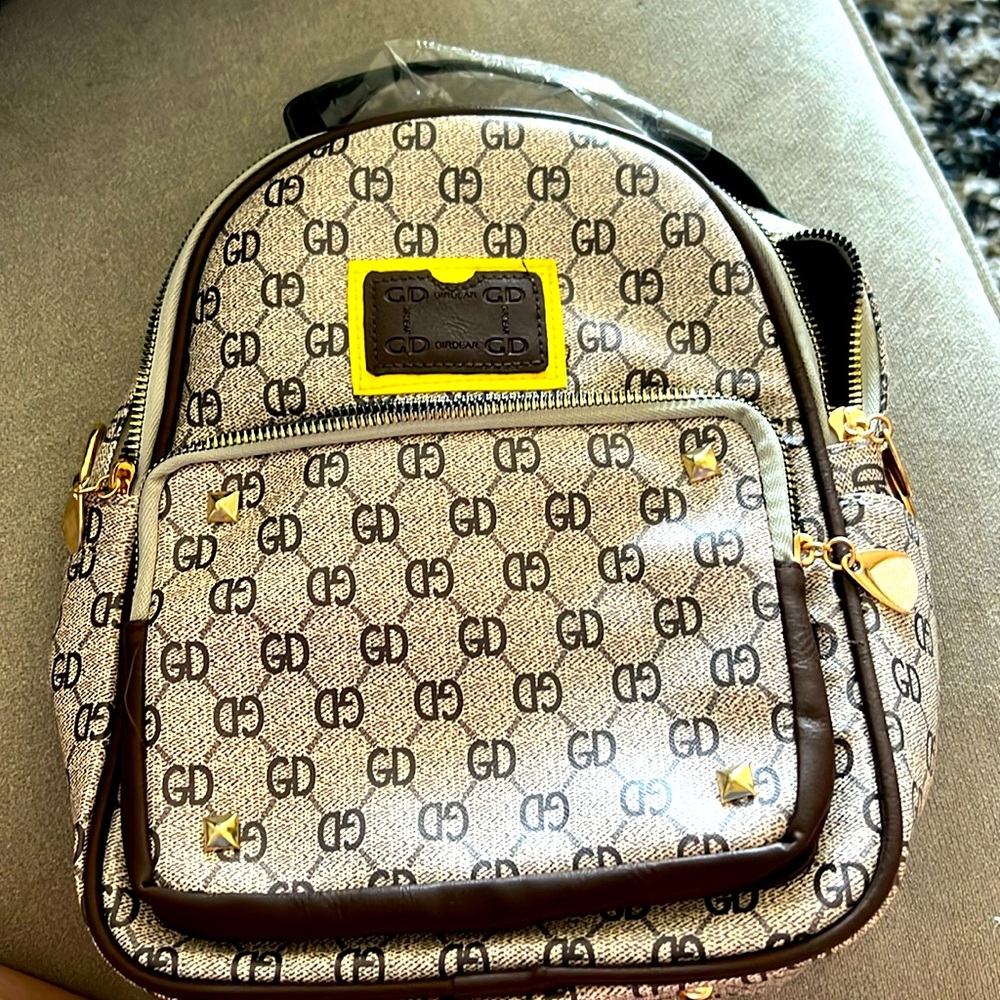 GIRDEAR Mini backpack/ Gúććí print